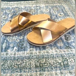 Brand New without box.  Cathrine Malandrino sz8. Rose Gold slides.